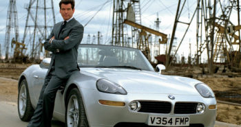 Pierce Brosnan leva Bond ao divã